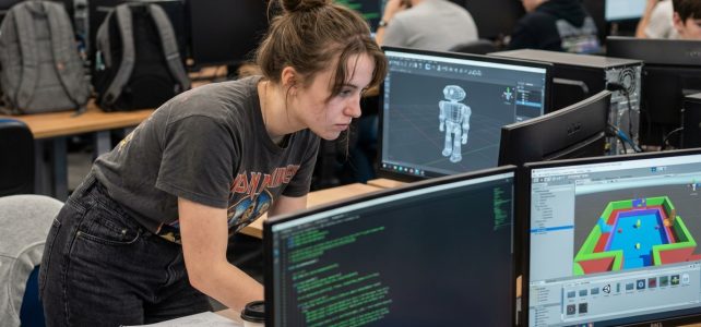 Moteurs, langages, logiciels : les outils que manipulent les étudiants en jeu vidéo
